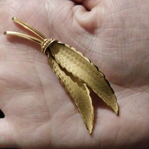 Elegant Vintage Signed Binder Brothers 12KT Gold Filled Leaf Brooch